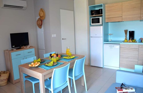 Marseillan House | Colourful Holiday Homes Near the Marseillan-plage Beach