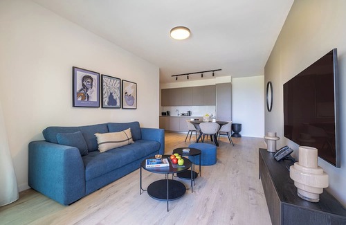 Vasa Koilaniou Apartment | One bedroom apartment with balcony in Sunset Gardens