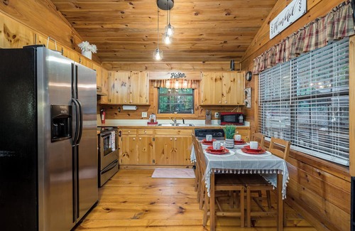 Blue Ridge Cabin | Super Cute Cabin with easy drive