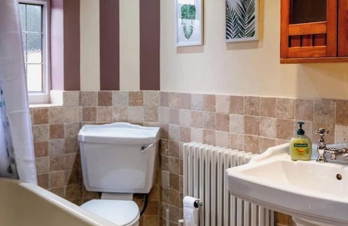 Birmingham House | Erdington, M6 Junction 6 - Drive- 3 bed- 5 singles