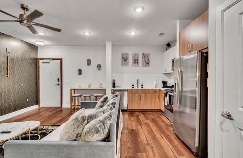 The Gulch Apartment | The Gulch Between Nashville's Music Row/Downtown Luxury Apt. walk to Broadway.