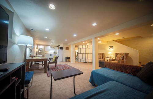 Vernon Apartment | Charming apartment in fantastic Portland with WiFi, AC