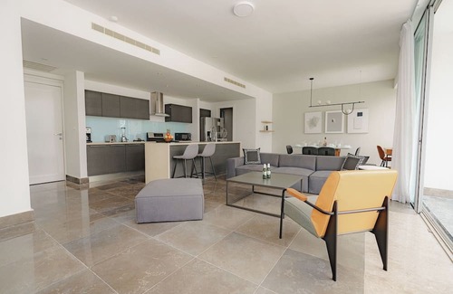 Marbella Apartment | Exclusive and luxury 1BR with balcony in Yoo Panama
