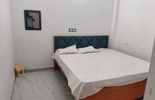 Gorakhpur Hotel | Hotel O Naman Guest House