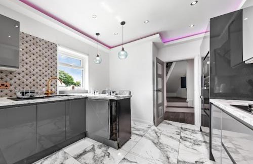 Gravesend House | Brand New Luxurious 3bed House