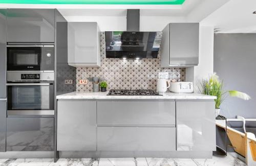 Gravesend House | Brand New Luxurious 3bed House