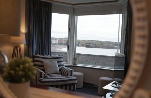 Eyemouth House | Beach front retreat with stunning views!