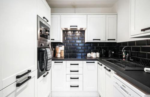 Larkhall Apartment | Livestay-Stylish 2 Bedroom Apartment in Clapham
