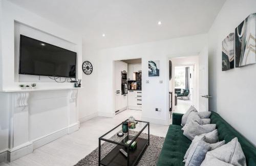 Larkhall Apartment | Livestay-Stylish 2 Bedroom Apartment in Clapham