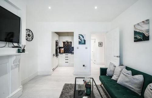 Larkhall Apartment | Livestay-Stylish 2 Bedroom Apartment in Clapham