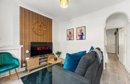 Doncaster House | Sophisticated 2 bed in Doncaster sleeps 6!
