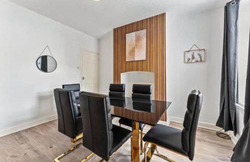 Doncaster House | Sophisticated 2 bed in Doncaster sleeps 6!
