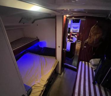 Torquay City Centre Boat Rental | Carranade yacht
