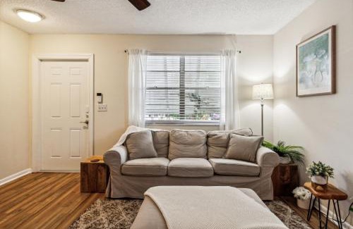 Stuart House | Coastal Comfort- 3BR House in Stuart City home