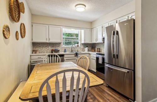 Stuart House | Coastal Comfort- 3BR House in Stuart City home