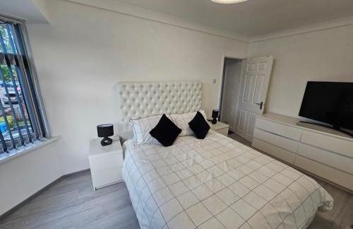 Huyton Apartment | 180 woolfall heath avenue