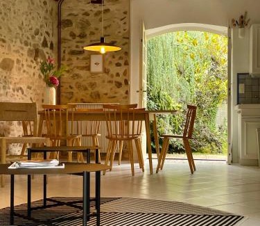 Bussiere-Badil House | Flore at Vive le Vert