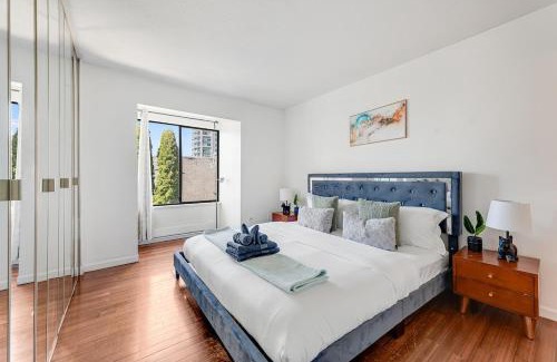 West End Apartment | Stunning 3-Bed 2-Bath Condo in DT w Free Parking