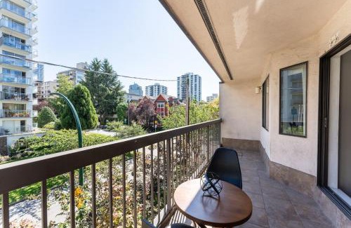 West End Apartment | Stunning 3-Bed 2-Bath Condo in DT w Free Parking