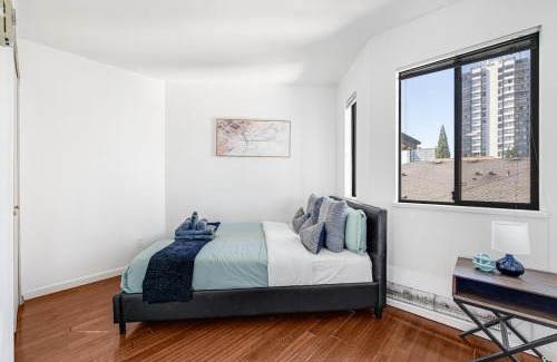 West End Apartment | Stunning 3-Bed 2-Bath Condo in DT w Free Parking