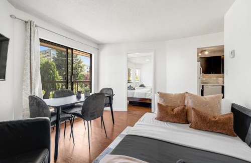 West End Apartment | Stunning 3-Bed 2-Bath Condo in DT w Free Parking