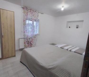 Ales House | La joie d isis