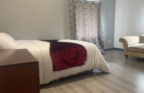 Ashton-under-Lyne Bed & Breakfast | Great angle SQ