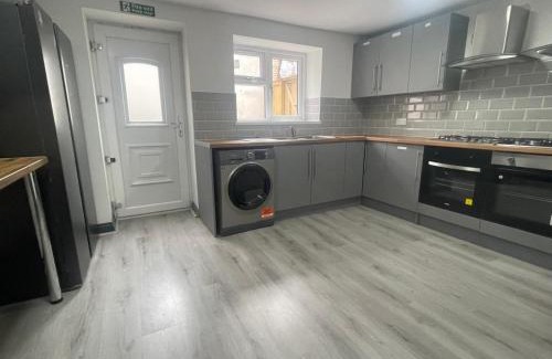 Ashton-under-Lyne Bed & Breakfast | Great angle SQ