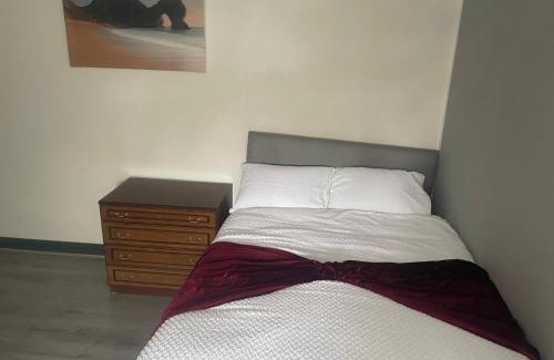 Ashton-under-Lyne Bed & Breakfast | Great angle SQ