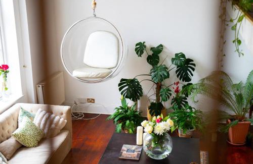 Coppetts Apartment | Luxurious Shared Apartment with Hosts on Private Estate