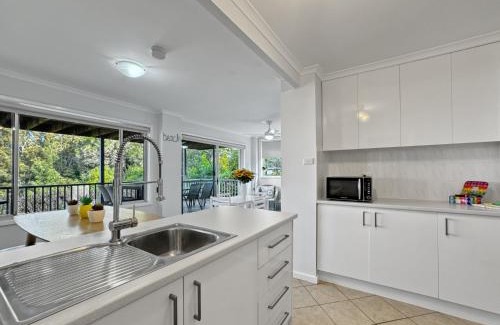 Malua Bay House | Beachside 2-Bed with Ocean Views & Alfresco Dining