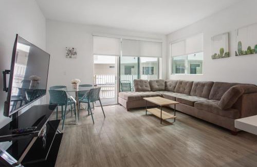 Pico Hotel | Santa Monica Mid-City 2Bedroom Pool & Parking