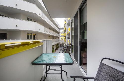 Pico Hotel | Santa Monica Mid-City 2Bedroom Pool & Parking