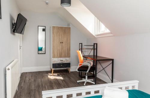 Bradley Stoke House | Dove Court Travel Lodge 7 - Top Floor Double Bedroom