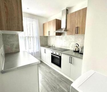 Wealdstone House | Harrow Guest House - Cecil HA3