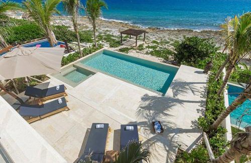 Puerto Aventuras Villa | Magnificent Beachfront Villa in Puerto Aventuras