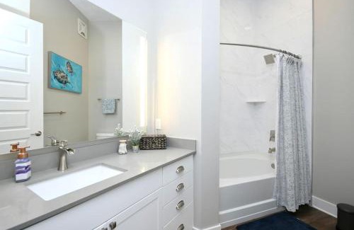 Florida Central Atlantic Coast Apartment | Luxury Room a 5 min to Disney and all the Parks