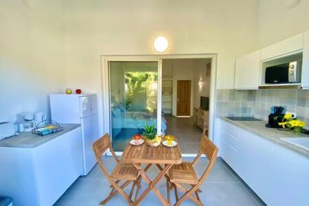 Cul de Sac House | Beautiful suite S16 pool next to Pinel Island