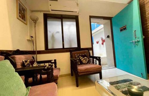 Pali Hill Apartment | 2 Bedroom Apartment near Olives Bandra