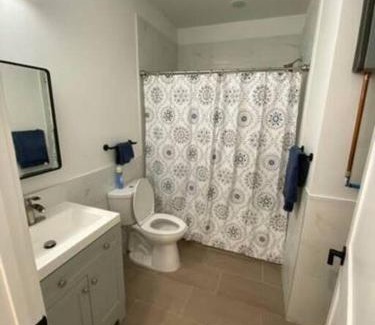 East Parkside Apartment | Stylish Apt\Sleeps 3\1717 Apt 5