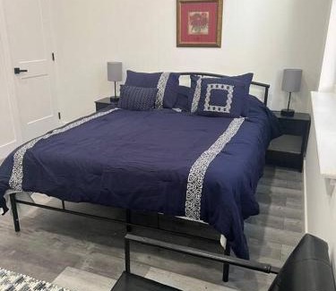 East Parkside Apartment | Cozy Apt\ Sleeps 5 \ 1717 Apt 2
