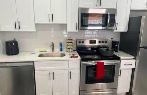 East Parkside Apartment | Spacious Apt \ Sleeps 3