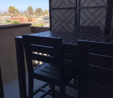 Ocean Beach Apartment | Lovely Oceanfront Studio + Loft + Balcony (Vista)