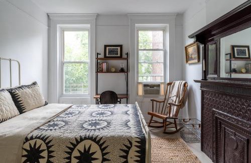 Bedford-Stuyvesant House | Lovely 2 Queen Bed Suite w Bath in Bed-Stuy, BK