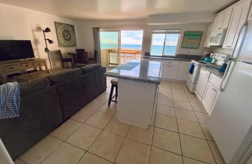 Ocean Beach Apartment | Lovely Oceanfront 1 Bdrm. Large Balcony (pacifico)