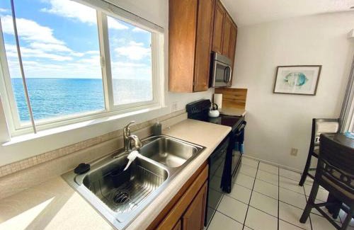 Ocean Beach Apartment | Lovely Oceanfront 1 Bdrm, Private Patio (Pelicano)