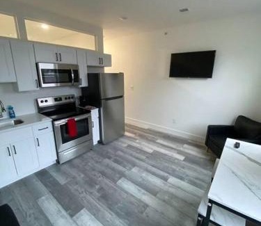 East Parkside Apartment | Comfortable Apt\Sleeps 3\1715 Apt 6