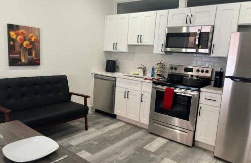 East Parkside Apartment | Comfortable Apt\Sleeps 3\1715 Apt 6