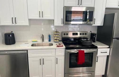 East Parkside Apartment | Homey Apt\Sleeps 3\1715 Apt 5