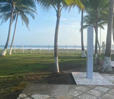 Acajutla House | Casa de Playa Costa Azul Frente al Mar Wifi